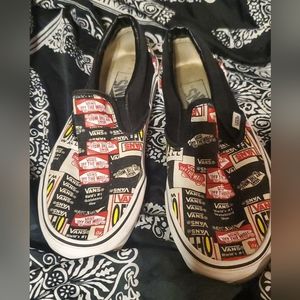 VANS Slip on in Logo Mix  w 8.5/ m 7